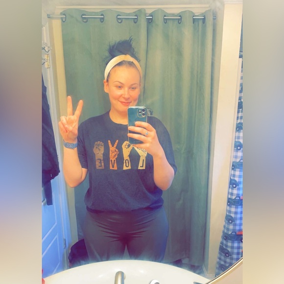 Meet your Posher, Shaina - Picture 1 of 2